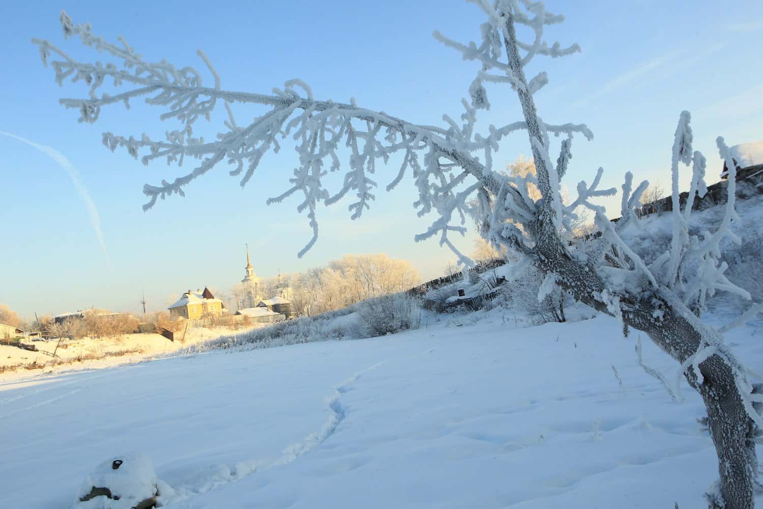 Первый день зимы Арамиль встречает легким морозцем и открыточными видами заснеженных красот