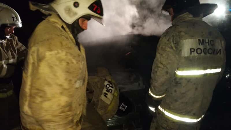 Ночью в Арамиле горел строительный асфальтоукладчик