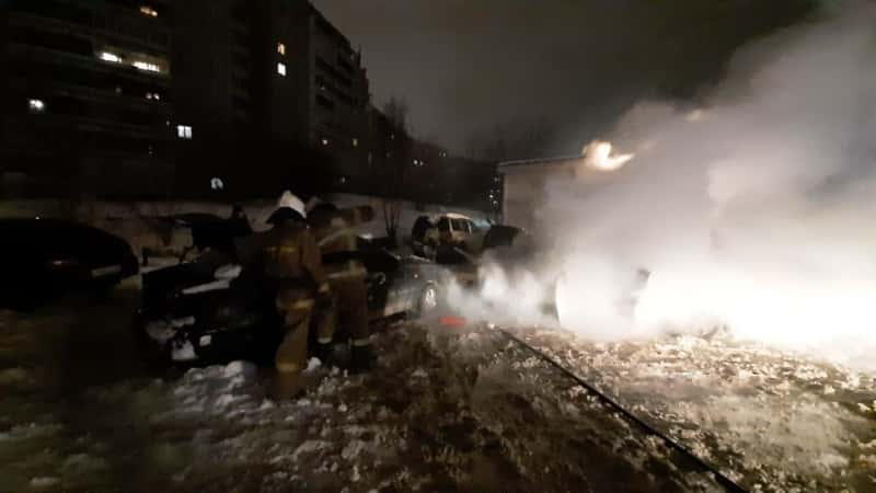 В Арамиле горела иномарка