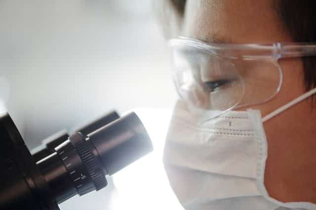 Выявлено 522 новых случая COVID-19 на Среднем Урале. +1 в Арамиле