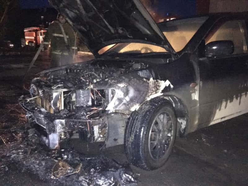 Ночью в Арамиле сгорел автомобиль ВАЗ