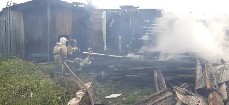 Накануне в Арамиле горел частный жилой дом на две семьи