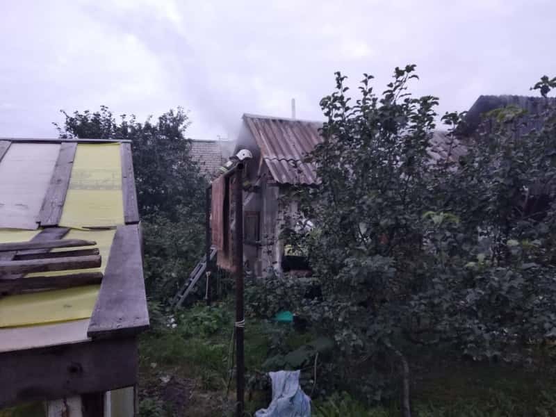 Накануне в Сысерти сгорели баня и хозпостройки