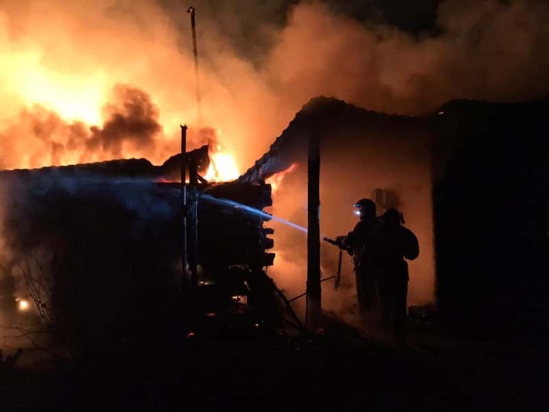 Ночью в поселке под Арамилью сгорела частная баня