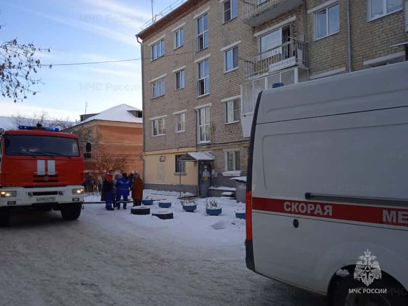 В Арамиле в четырехэтажке случился пожар. Спасатели эвакуировали 30 человек