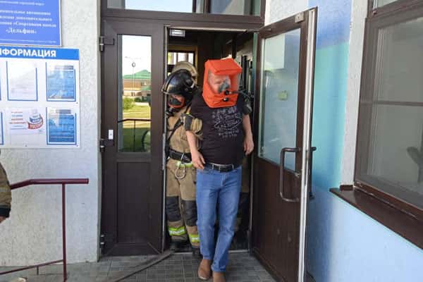 В Арамиле прошли учения по спасению людей во время пожара в бассейне