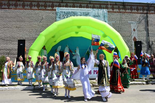 В День России в поселке Светлом прошел VI открытый фестиваль «Национальная мозаика»