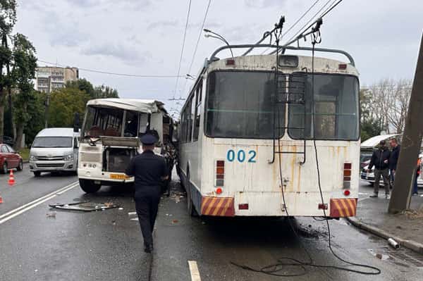 Автобус «Двуреченск – Екатеринбург» попал в ДТП троллейбусом