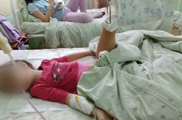 «Прыгнула неправильно». В поселке под Арамилем четырехлетняя девочка сломала бедренную кость в детском саду