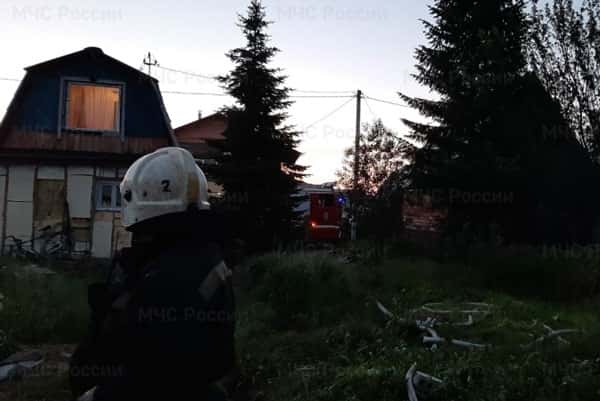 Ночью в поселке под Сысертью сгорела баня