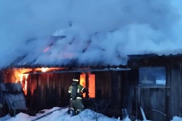 Накануне вечером в деревне под Арамилем сгорела баня