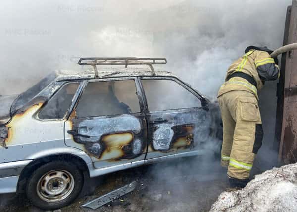 Накануне в Арамиле сгорел дорогой внедорожник
