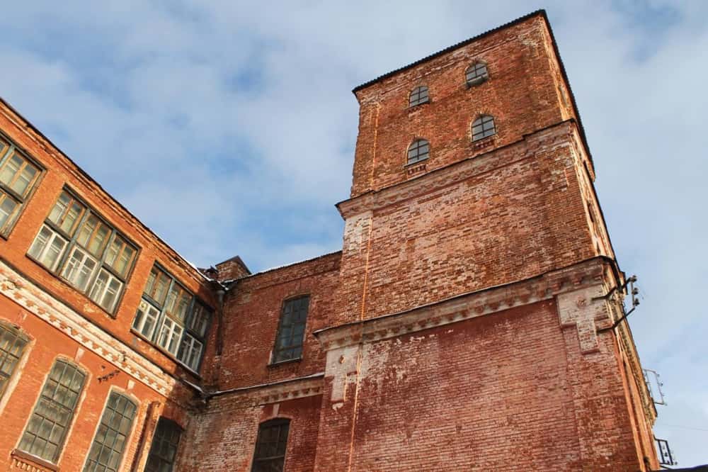 В Арамиле на продажу выставили старинное здание суконной фабрики