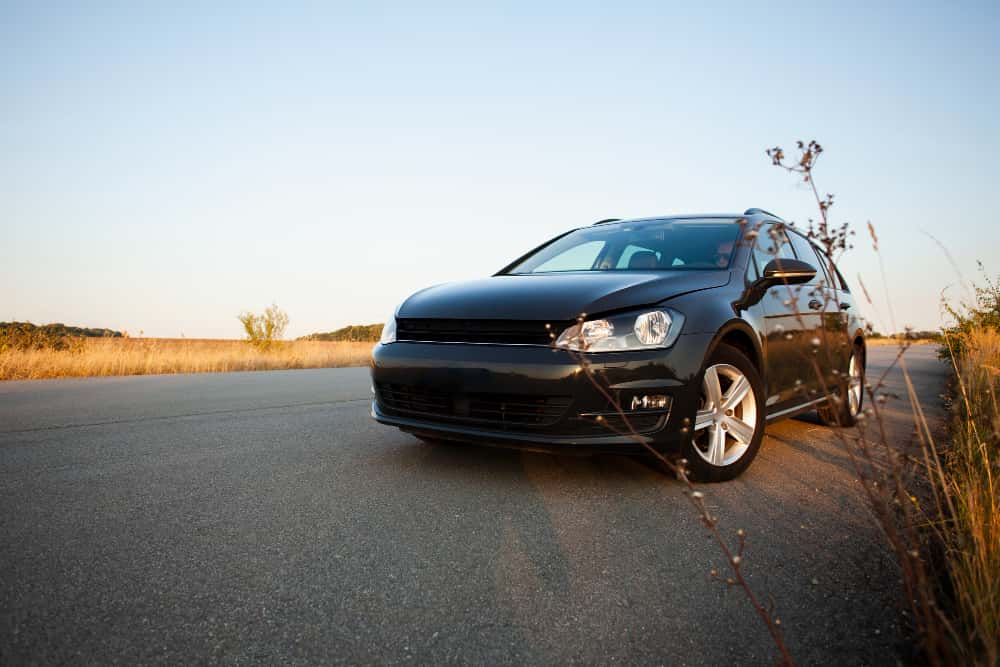 Угнали машину и влетели в столб: неизвестный похитил автомобиль арамильца 