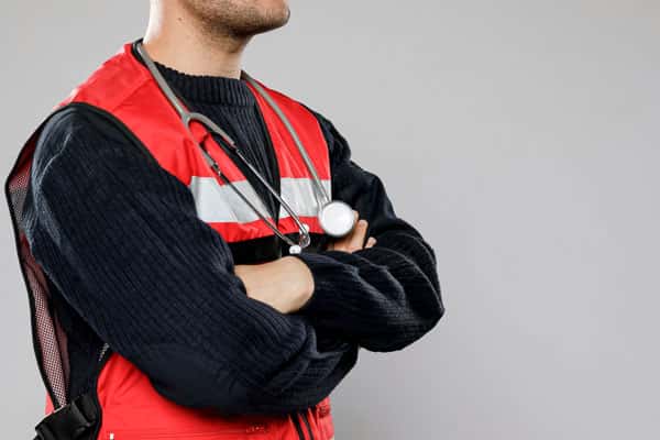 Нанесла любимому два удара ножом: арамилец попал в больницу с ранением