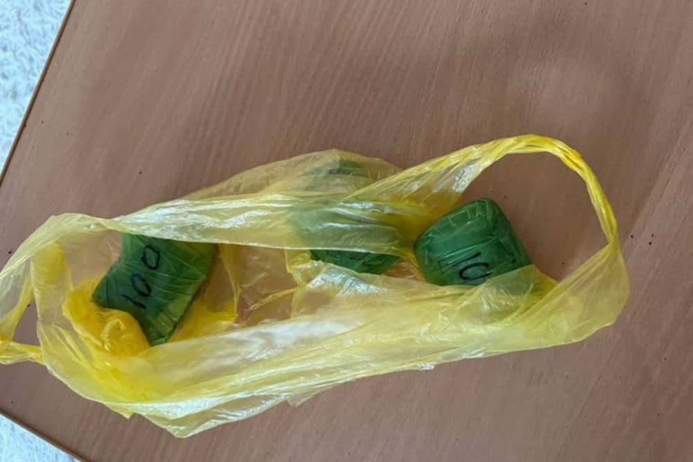 В Арамиле обнаружили десять свертков с наркотическим средством