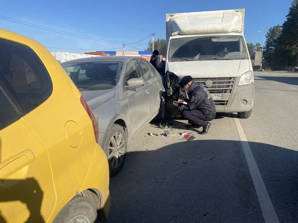 В Сысерти произошло массовое дорожно-транспортное происшествие