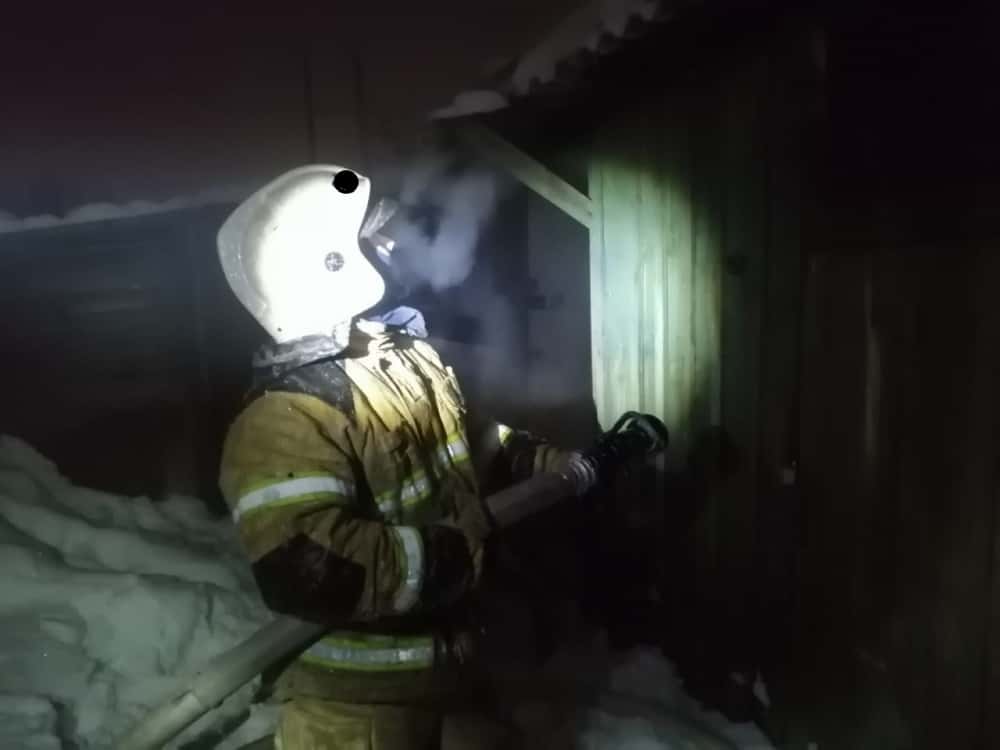 В деревне под Сысертью в пожаре был поврежден жилой дом