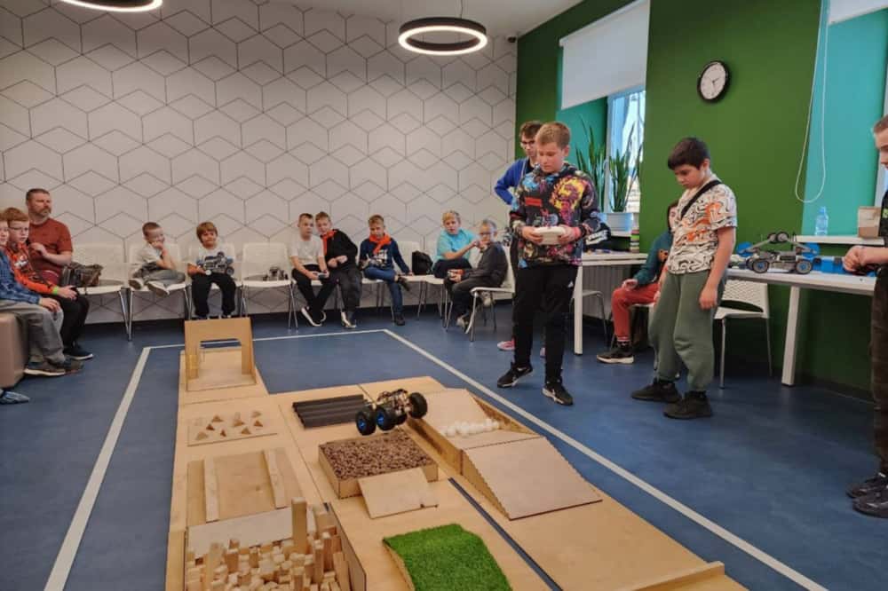 В Арамиле впервые провели региональный хакатон «Робомастер»