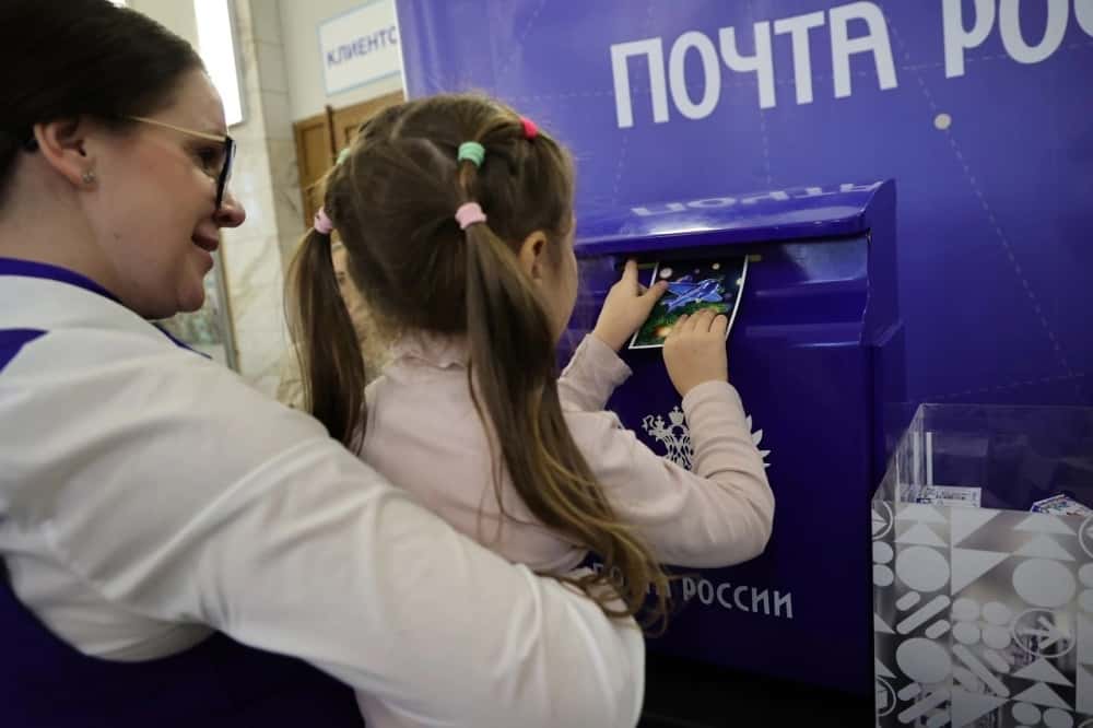 В поселке под Арамилем установили почтовый ящик для писем зимним волшебникам