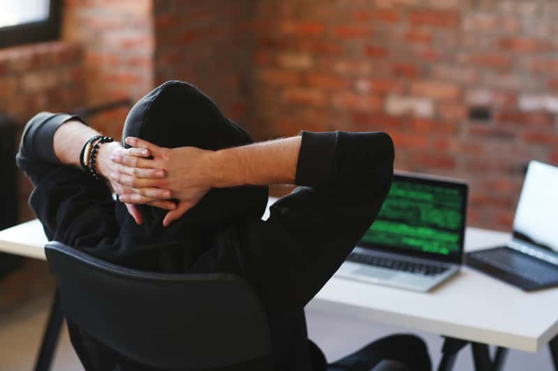 Молодую жительницу Арамиля обманули на 245 тысяч рублей под предлогом замены медицинского полиса