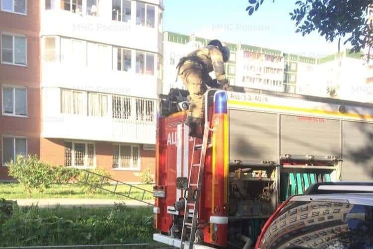 В Арамиле произошел пожар в квартире трехэтажного жилого дома: пострадавших нет