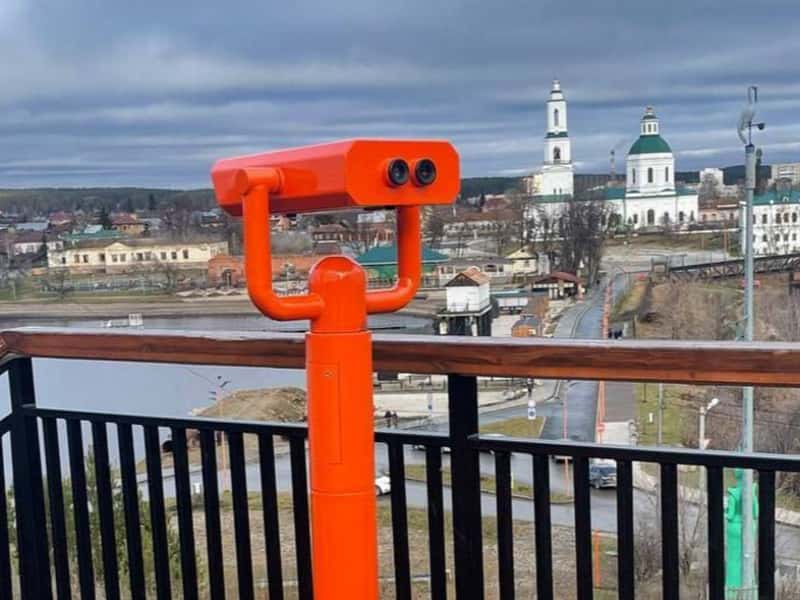 В Сысерти открыли новую обзорную площадку с бесплатными туристическими биноклями