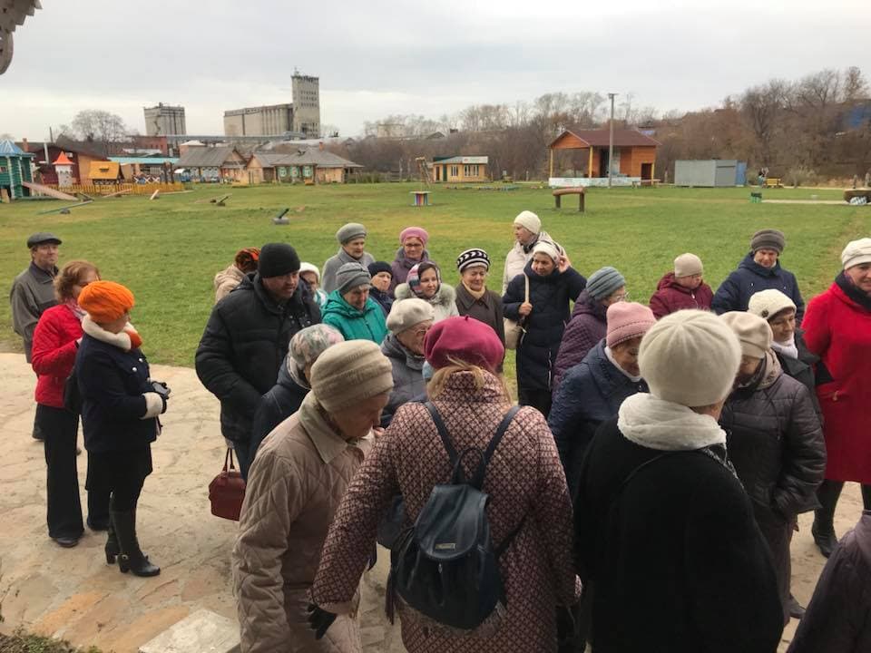 Заряд бодрости и хорошего настроения: в Арамили прошел Фестиваль здоровья и долголетия – пенсионеров потчевали кислородными коктейлями