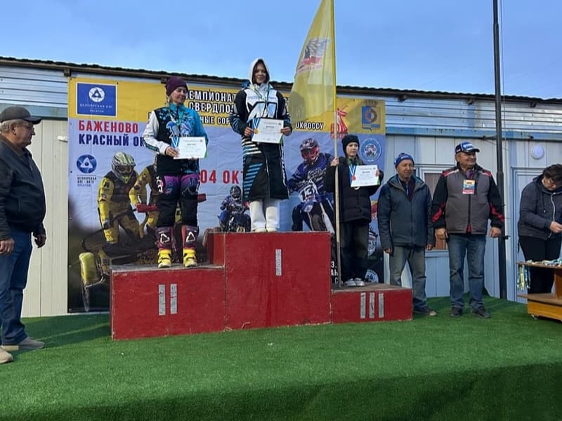 14-летняя Мария из Арамиля обошла взрослых соперниц и выиграла золото на чемпионате по мотокроссу