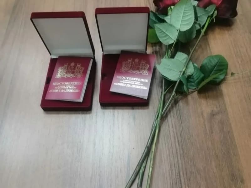 «Совет да любовь»: юбиляры брака из Арамиля получили почётные знаки