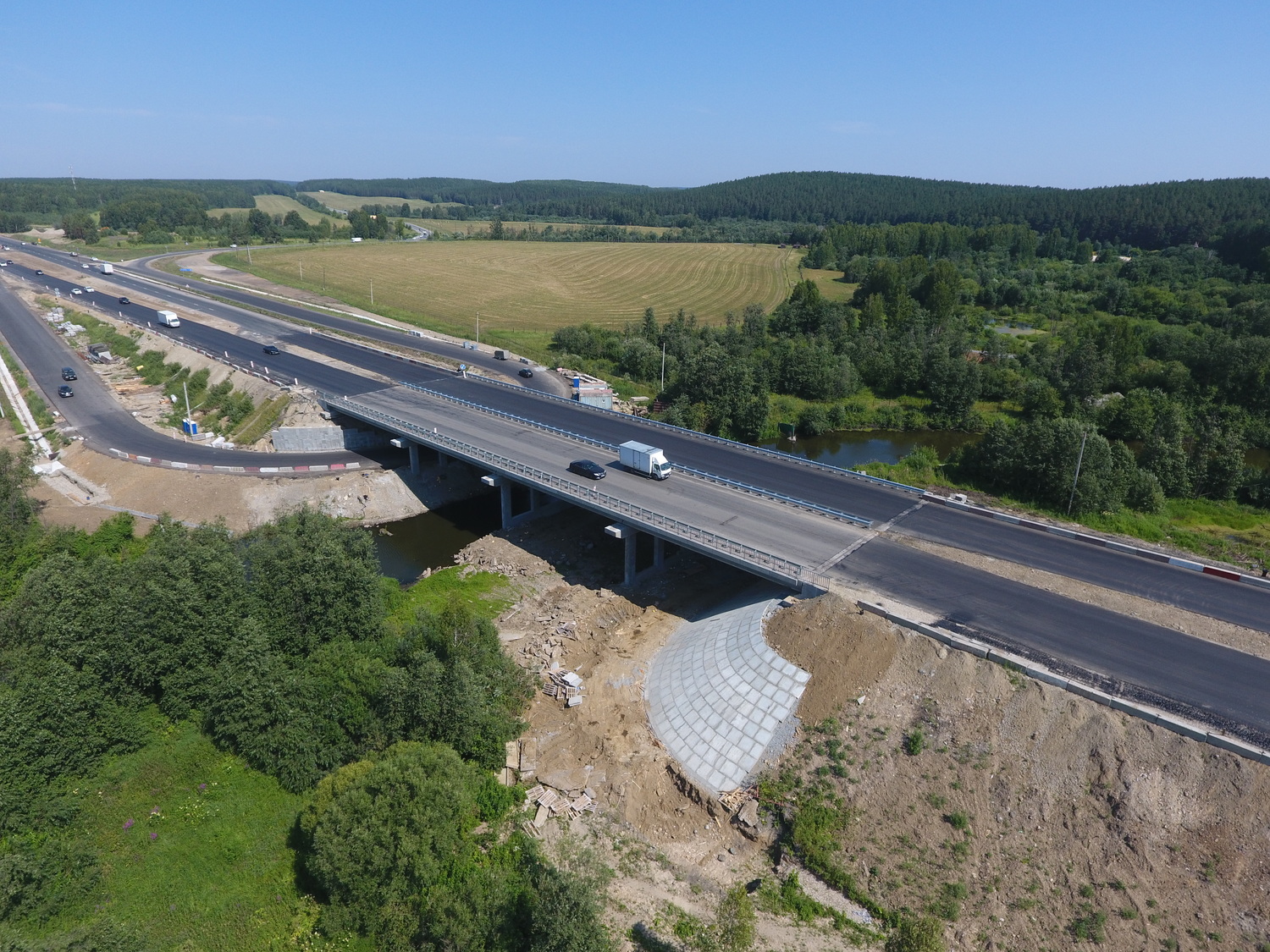 Дорожники досрочно закончили ремонт сысертской развязки на Кашино, Арамиль и Екатеринбург. Осенью Челябинский тракт станет безопасным! Дорожники досрочно закончили ремонт сысертской развязки на Кашино, Арамиль и Екатеринбург. Осенью Челябинский тракт станет безопасным!