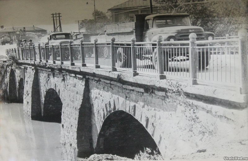 Объект исторического наследия? Жительница Арамиля выяснила, что мосту, который скоро начнут ремонтировать, не 100 лет, а на полвека больше!