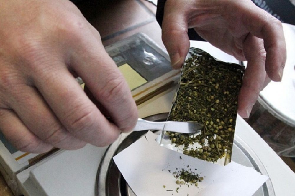 Арамилец организовал аккаунт в сети Telegram по продаже наркотиков. Схема классическая: «дурь» распространял через закладки. Уже в СИЗО