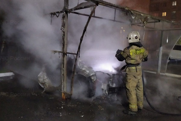 Накануне в Арамиле сгорела ГАЗЕЛь Накануне в Арамиле сгорела ГАЗЕЛь