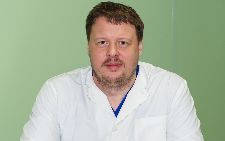 Главврач горбольницы Арамиля Александр Рожин признал: в городе есть заболевшие коронавирусом и в ближайшее время их будет все больше