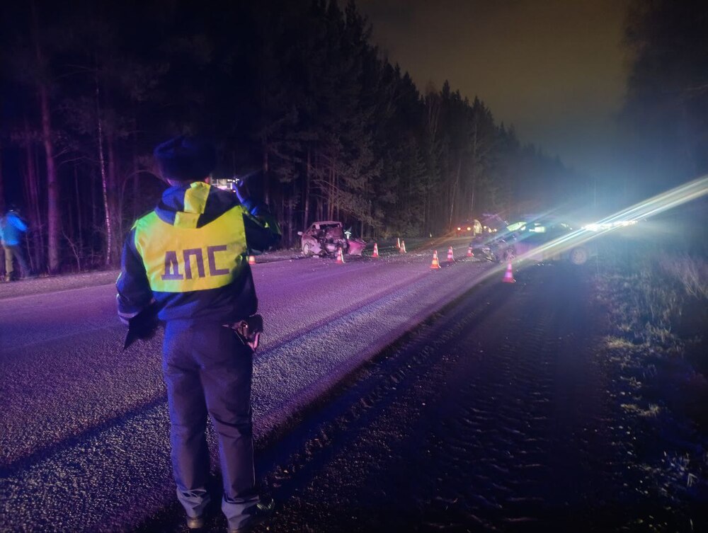 Вылетел на встречку: авария на Арамильском тракте закончилась госпитализацией трех человек  | Три человека пострадали в ДТП на Арамильском тракте