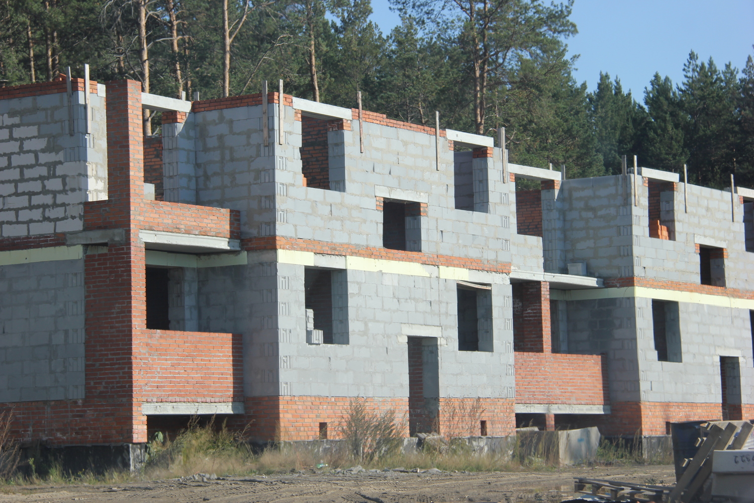 Шесть арамильских дольщиков не захотели решать свои проблемы, остальные 120 человек договариваются с «Атомстройкомплексом». И уже переезжают