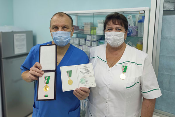 Медики Сысертской больницы получили награды Русской Православной Церкви Медики Сысертской больницы получили награды Русской Православной Церкви