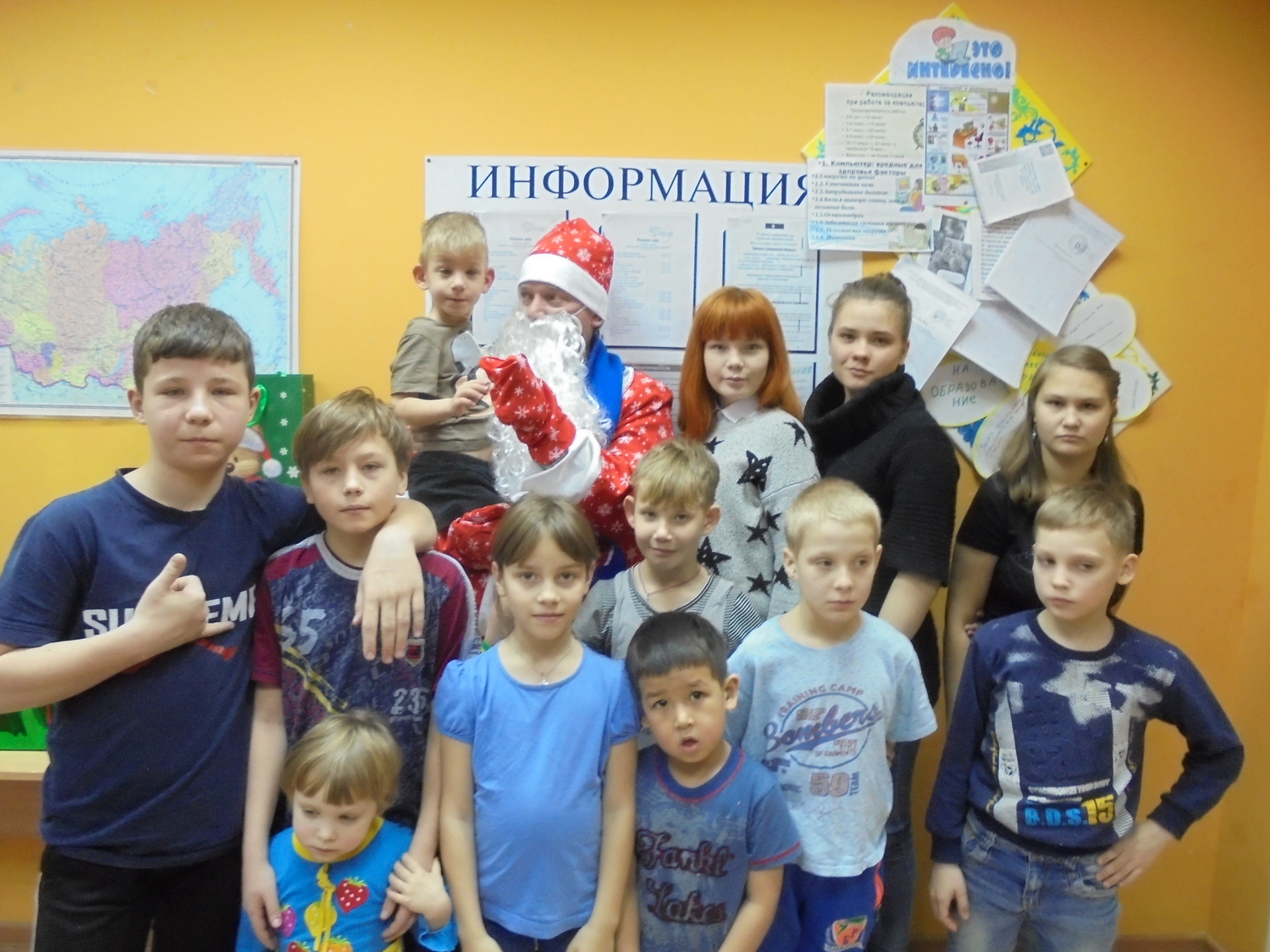 Пожарные добровольцы приехали в детский приют в Арамиле — поздравили детей и вручили им сладкие подарки и сумму на обучающие игры Пожарные добровольцы приехали в детский приют в Арамиле — поздравили детей и вручили им сладкие подарки и сумму на обучающие игры