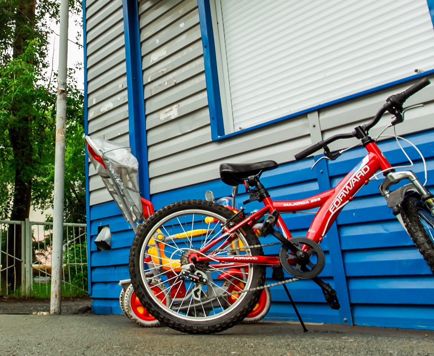 Водитель легковушки сбил велосипедиста на ул. Карла Либкнехта в Арамиле — на место ЧП прибыли спасатели МЧС Водитель легковушки сбил велосипедиста на ул. Карла Либкнехта в Арамиле — на место ЧП прибыли спасатели МЧС