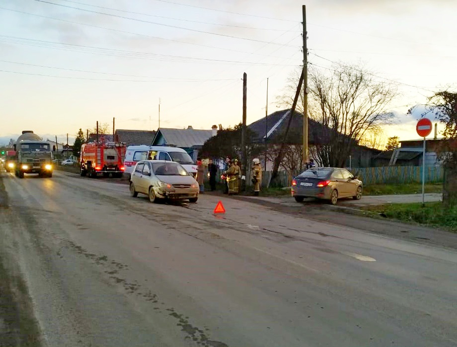 Двое детей ранены во время жесткой аварии на ул. Пролетарской в Арамиле — здесь столкнулись две иномарки по вине невнимательной женщины