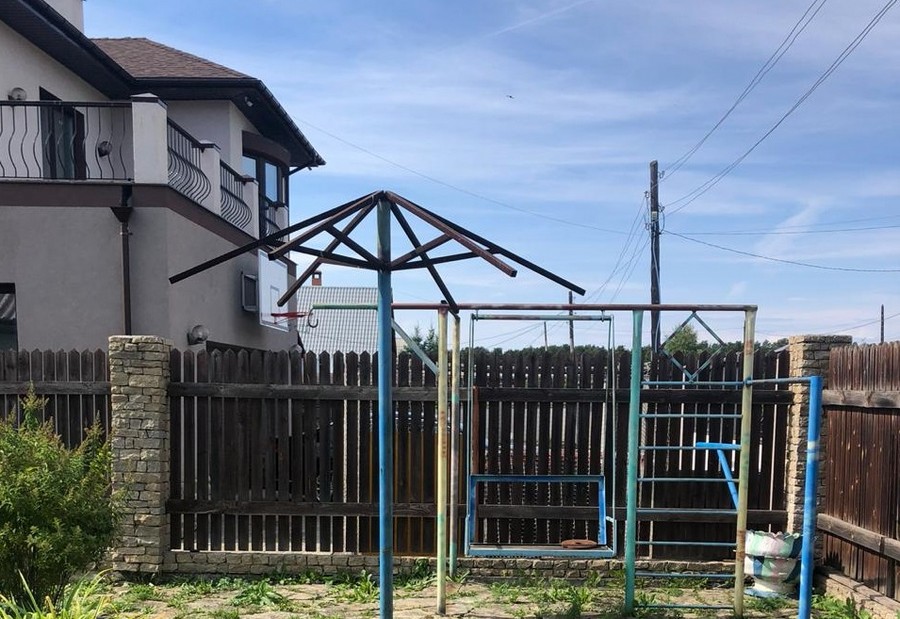 «Спросила, по какой цене». Сказали: «Просто выбирайте». Семья с 12 детьми может переехать из глуши в Арамиль — миллионер готов купить им дом «Спросила, по какой цене». Сказали: «Просто выбирайте». Семья с 12 детьми может переехать из глуши в Арамиль — миллионер готов купить им дом