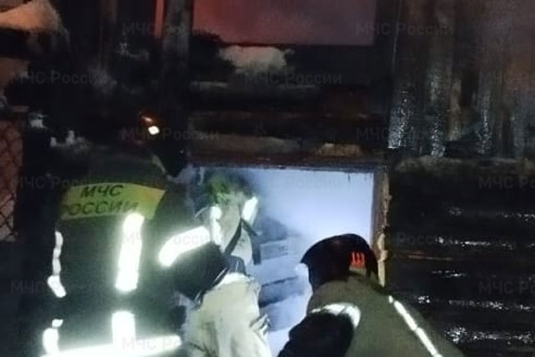 Накануне вечером в Арамиле сгорела баня Накануне вечером в Арамиле сгорела баня