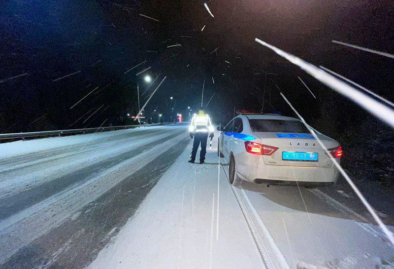 В Сысерти и Арамиле в праздники будут ловить нарушителей на дорогах: как себя вести | С 27 по 31 декабря Госавтоинспекция проводит акцию «Безопасная дорога»