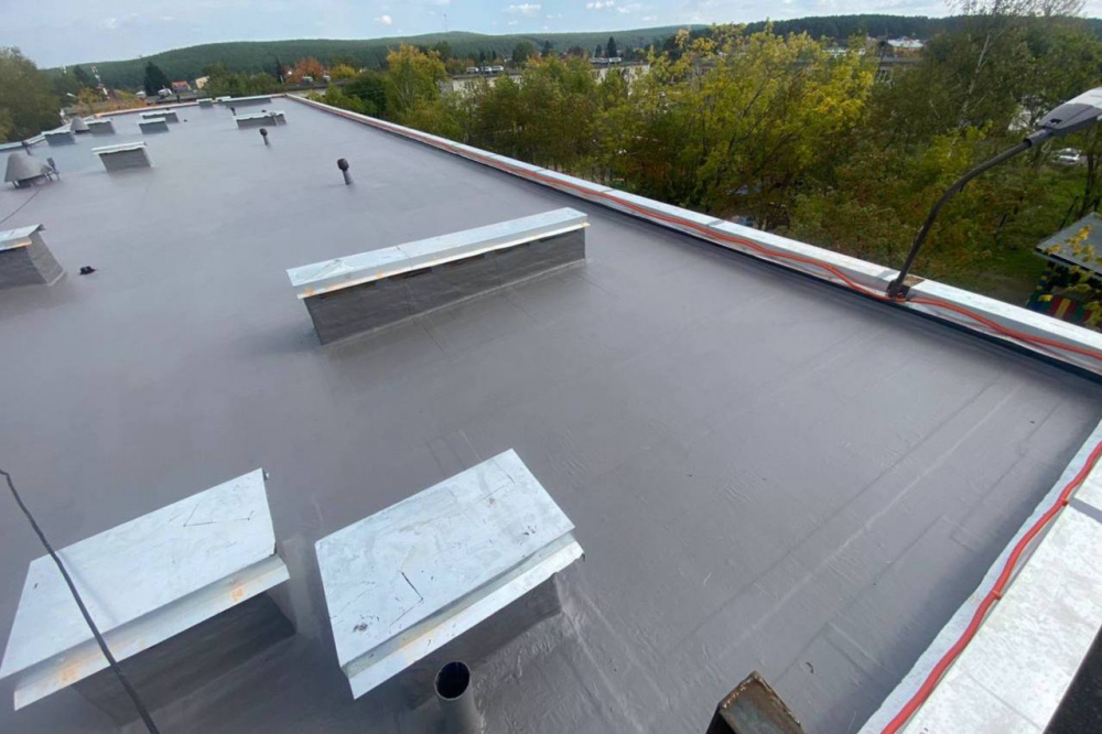 В Сысерти завершили ремонт кровли детского сада после вмешательства прокуратуры | На Урале закончили ремонт кровли детского сада