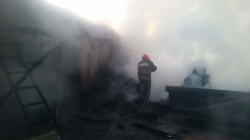 Третий пожар за сутки! В Арамиле сгорел частный жилой дом Третий пожар за сутки! В Арамиле сгорел частный жилой дом