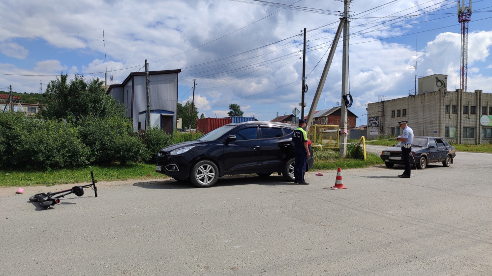В поселке Сысертского района произошло ДТП, в котором пострадала 12-летняя девочка на электросамокате | В результате ДТП в поселке Сысертского района была травмирована 12-летняя девочка