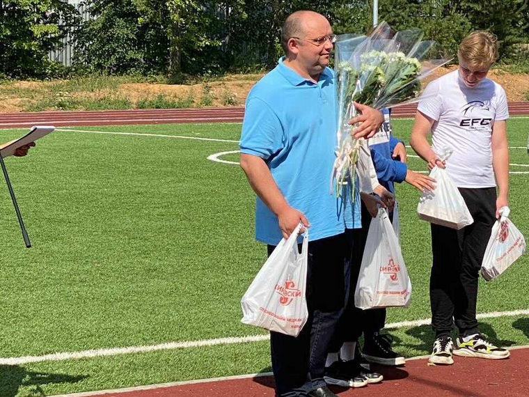 На празднике в Арамиле кандидаты Гориславцев и Ковпак заочно повздорили. Один облил другого грязью, за того вступилась партия На празднике в Арамиле кандидаты Гориславцев и Ковпак заочно повздорили. Один облил другого грязью, за того вступилась партия