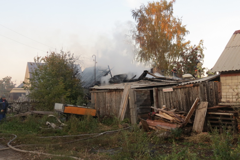 Накануне в Арамиле сгорел частный жилой дом и хозпостройки