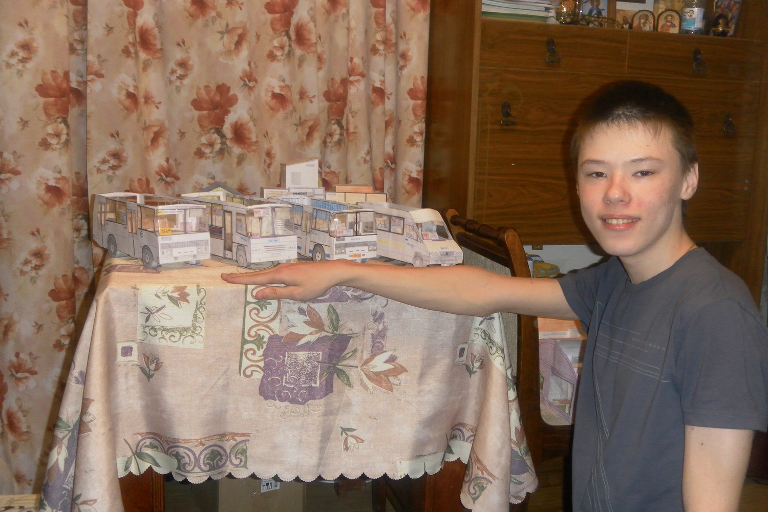 Юноша из Арамиля пришел к областному министру транспорта Василию Старкову и пожаловался на автобусы и водителей. Начались проверки...